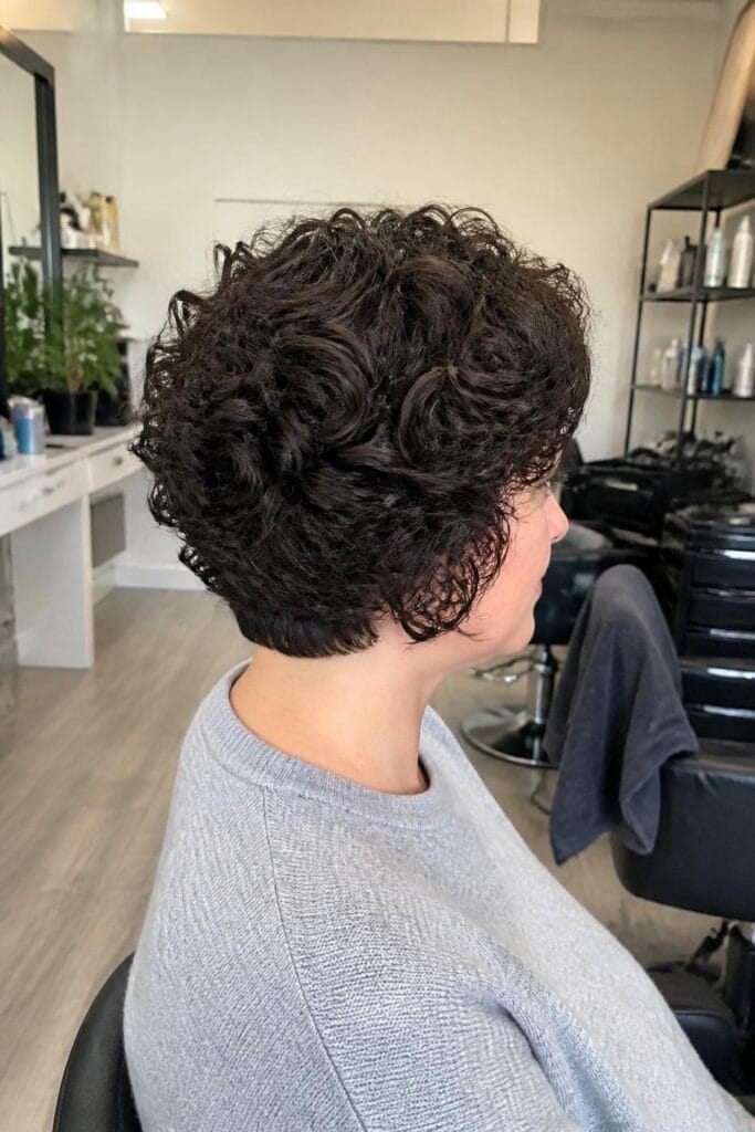 Curly cut with graduated back 683x1024 1