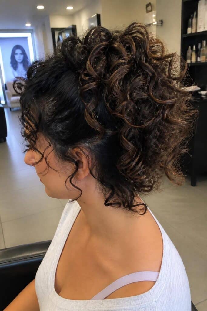 Voluminous curly half pony 683x1024 1
