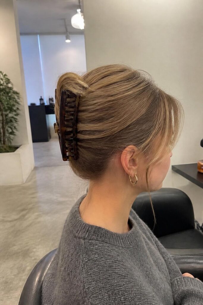 The french twist with clip