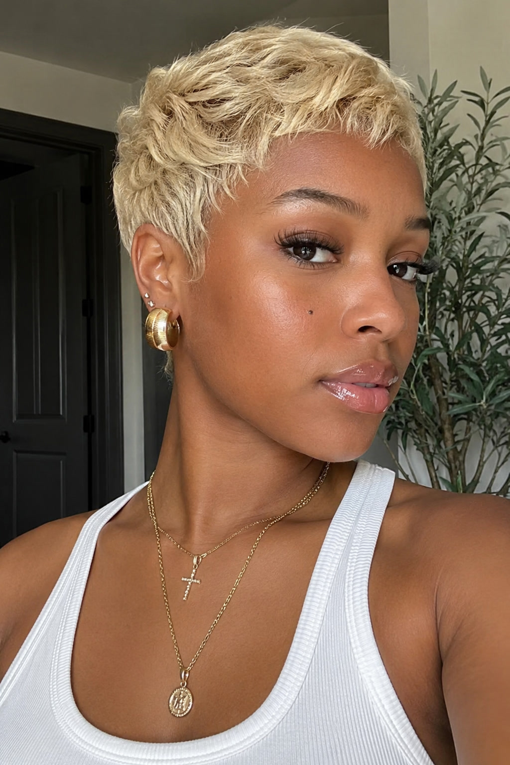 3. Platinum blonde pixie cut