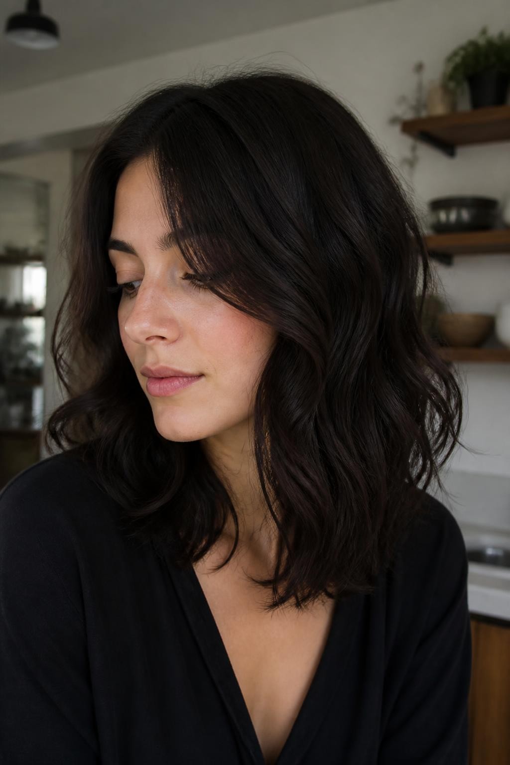 Woman with hidden-layer hush cut for wavy medium hair, medium-length hair