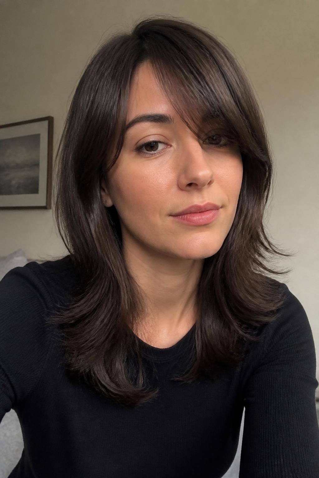 Woman with side-swept bang hush cut, medium-length hair