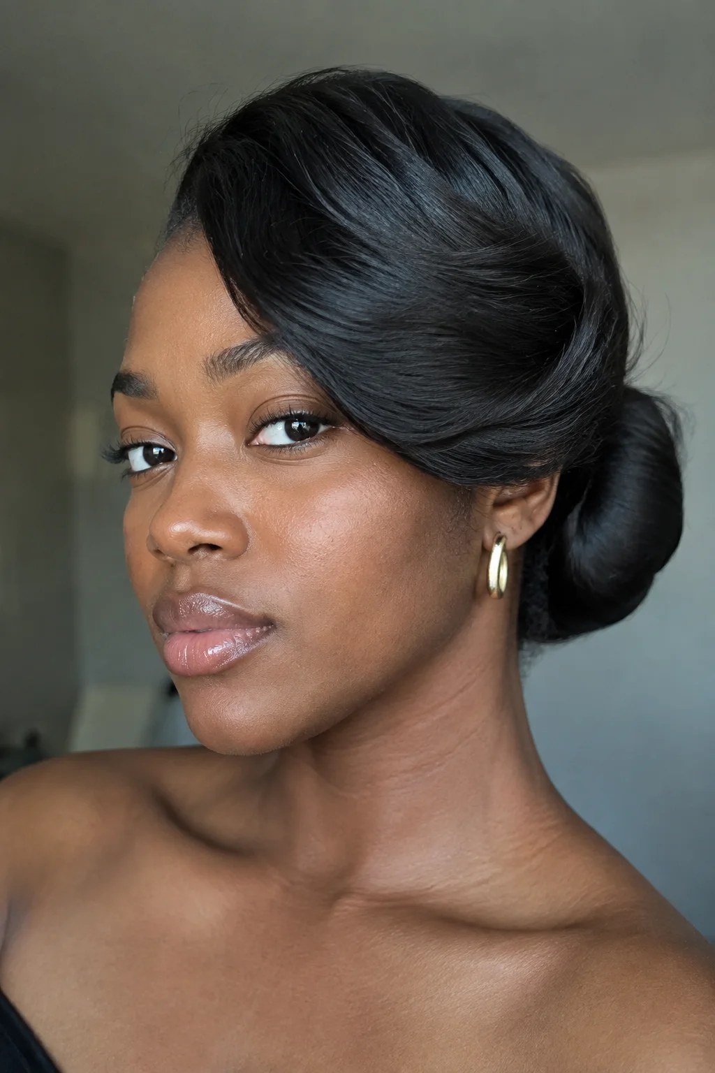 Side-Swept Roll with Soft Waves hairstyle